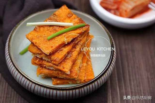 10道早餐餅,雞蛋、蔬菜都有,拌好麵糊就能烙,十幾分鐘上桌