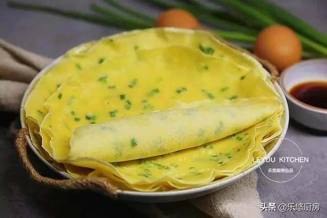 10道早餐餅,雞蛋、蔬菜都有,拌好麵糊就能烙,十幾分鐘上桌