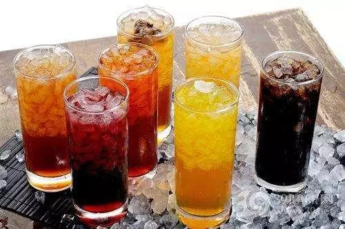 痛風病人注意:遠離幾件讓尿酸升高的事,從飲食到生活全面提醒你