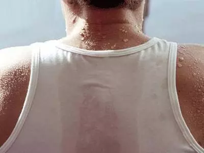 痛風病人注意:遠離幾件讓尿酸升高的事,從飲食到生活全面提醒你