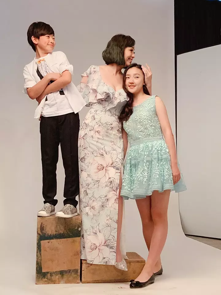 12歲女兒越大越美,王仁甫很擔心!女兒學校爬雪山活動禁止家長參與,他就是黏緊緊:「沒有我跟不了的地方!」