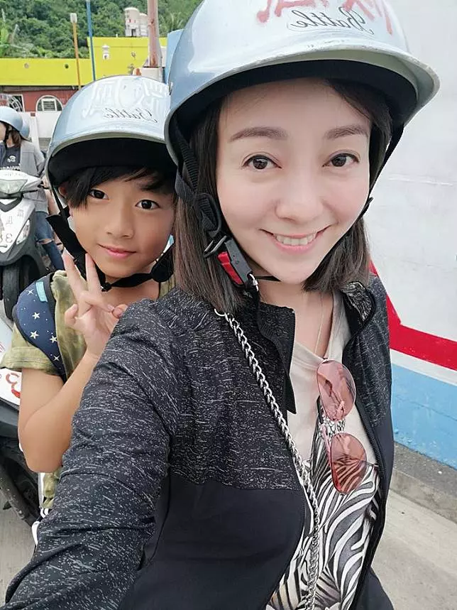 12歲女兒越大越美,王仁甫很擔心!女兒學校爬雪山活動禁止家長參與,他就是黏緊緊:「沒有我跟不了的地方!」