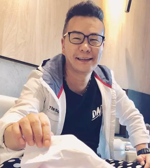 【慟!享壽64歲】資深藝人賀一航病逝,老婆崩潰大哭,沈玉琳慟:說好還要錄影~~~