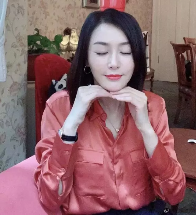 38歲秦嵐承認:靠醫美維持樣貌!「上鏡要瘦得像鬼」