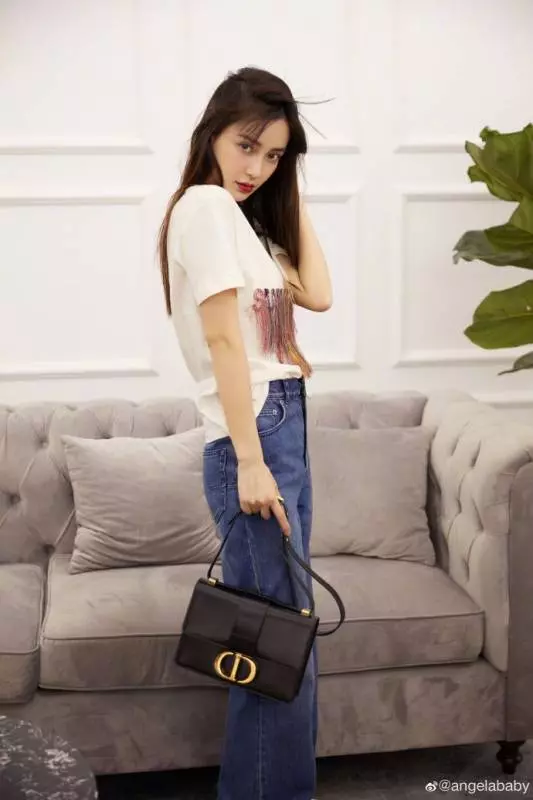 暴風成長!Angelababy單手抱2歲「巨大」小海綿!網友:怎麼一下子這麼大了~