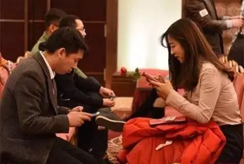 公婆鬧離婚,老公勸說無效,我:敢離婚你倆都去養老院