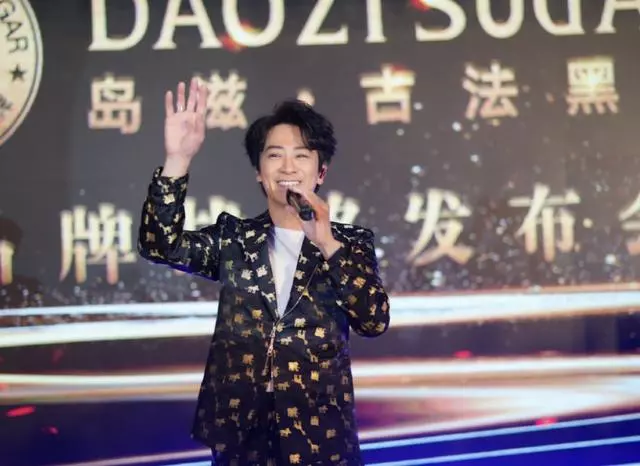 曾是TVB當紅小生,卻被雪藏18年,現低調復出靠商演直播維持生計!