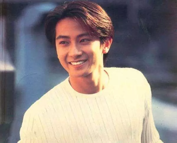 曾是TVB當紅小生,卻被雪藏18年,現低調復出靠商演直播維持生計!