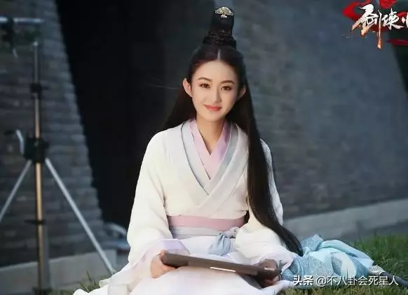 趙麗穎生娃出院後首現身,三個月不敢露臉,仍然沒有瘦下來!