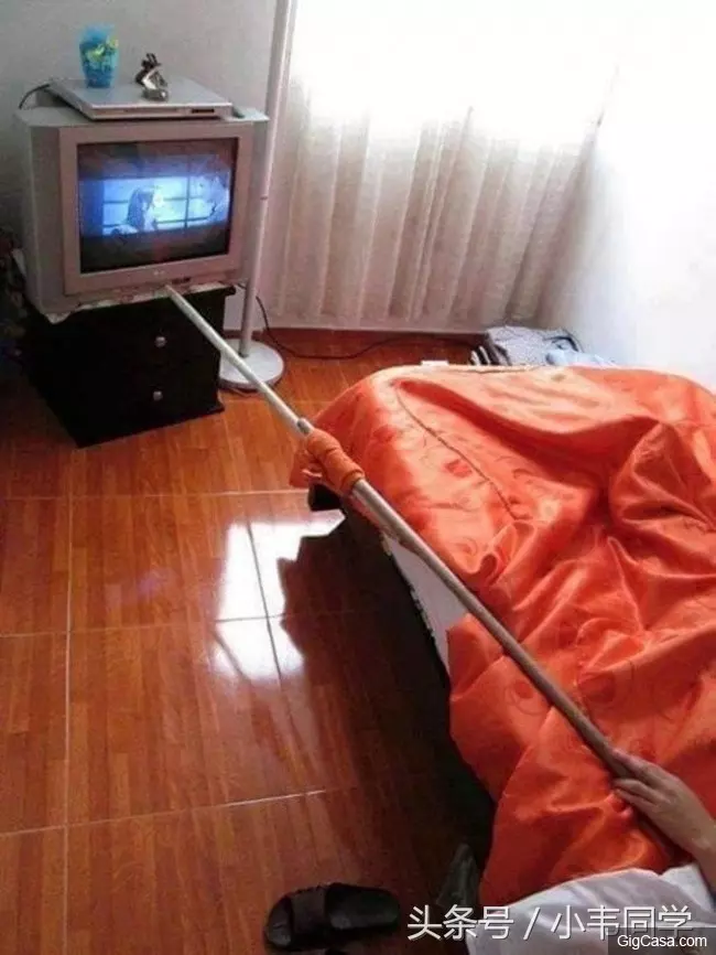 7個已經懶出新境界,讓人哭笑不得的懶惰界神人!