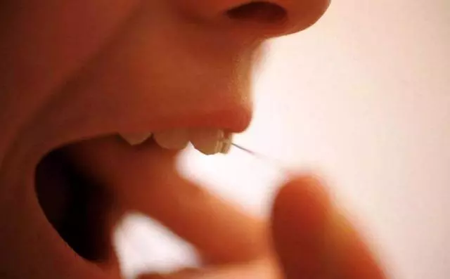 常用牙線會導致牙縫變大?或許你多慮了!