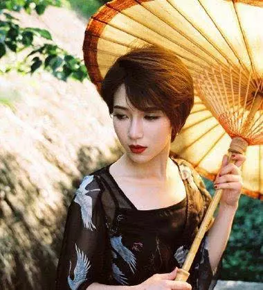 「短髮」「燙髮」還是「直髮」顯年輕?13款40歲女人「清爽凍齡」髮型顯年輕!
