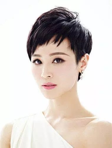 「短髮」「燙髮」還是「直髮」顯年輕?13款40歲女人「清爽凍齡」髮型顯年輕!