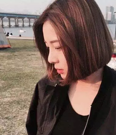 「短髮」「燙髮」還是「直髮」顯年輕?13款40歲女人「清爽凍齡」髮型顯年輕!