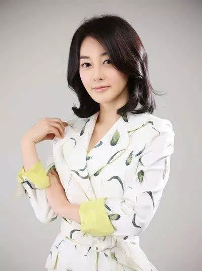 「短髮」「燙髮」還是「直髮」顯年輕?13款40歲女人「清爽凍齡」髮型顯年輕!