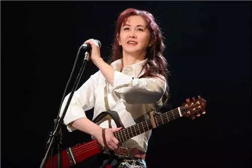 她是鄧麗君成名曲的原創者,養活了半個華語樂壇的音樂天才!