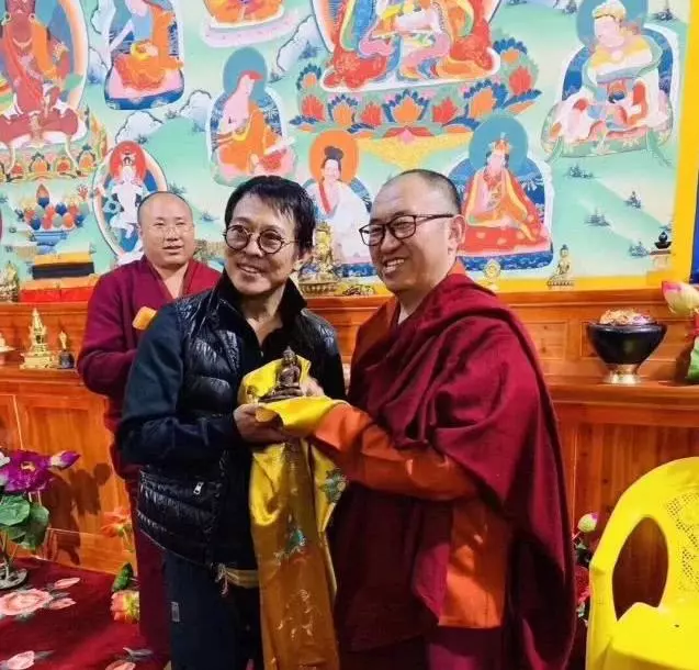 不再是病重樣!56歲李連傑現身寺廟,精神叟爍還長出了不少黑髮