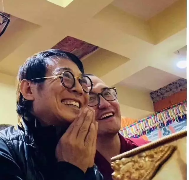 不再是病重樣!56歲李連傑現身寺廟,精神叟爍還長出了不少黑髮