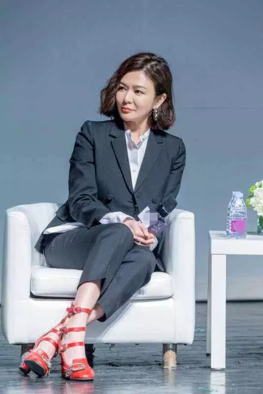 關之琳弟弟當風水師傅幫姐姐擺陣旺財,一邊籌款放生轉頭大口吃肉