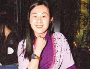 拒絕劉鑾雄三次登報求婚,迫使對方進行道歉,只因劉鑾雄不敢得罪