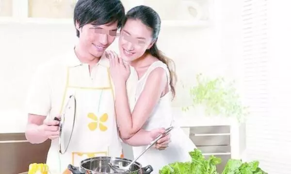 兒子癱瘓,兒媳每天很晚才回來,每天帶回300元,跟蹤她後我傻了