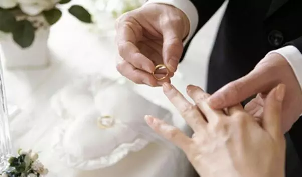 拆遷房婆婆都給小姑子,我攢錢買房,兩年後婆婆哭著上門,我笑了