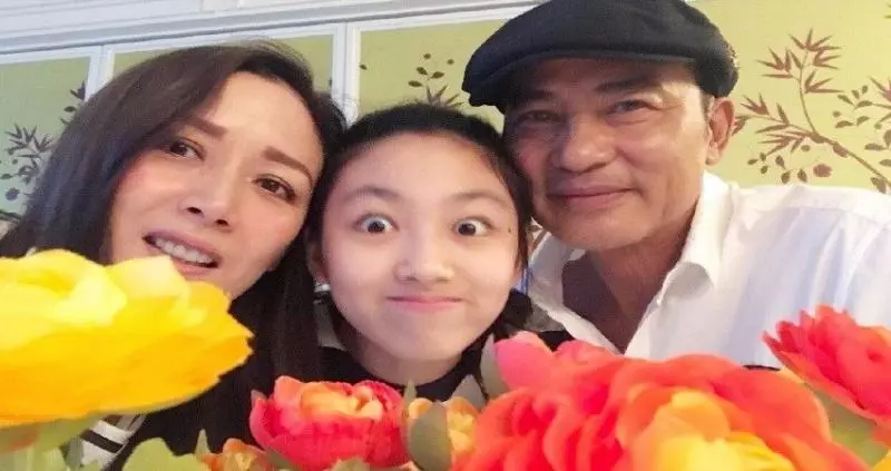 娛樂圈的好丈夫,拚命拍戲累過度吐白沫,買的30套房子全給老婆!他是...?