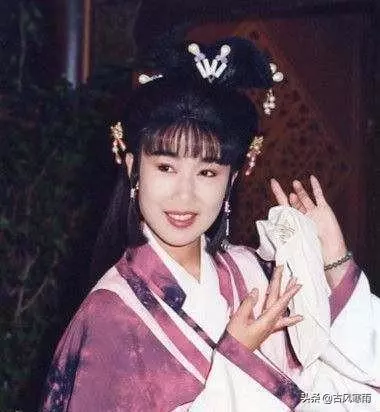 她90年代迅速走紅,因信算命先生和男友不結婚,今61歲生活成這樣