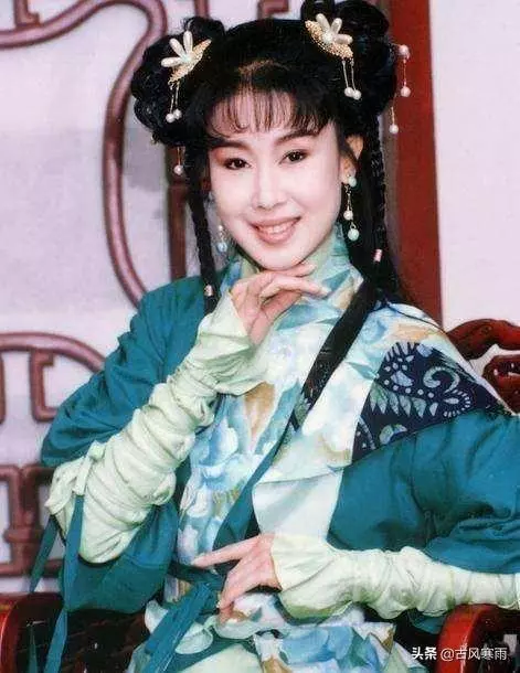 她90年代迅速走紅,因信算命先生和男友不結婚,今61歲生活成這樣