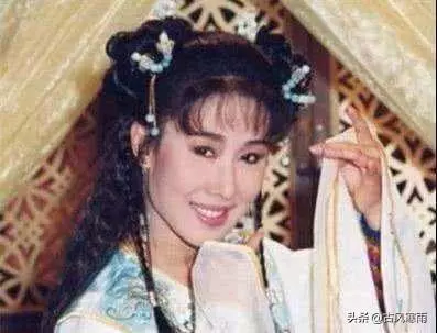 她90年代迅速走紅,因信算命先生和男友不結婚,今61歲生活成這樣