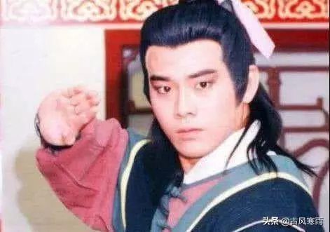 她90年代迅速走紅,因信算命先生和男友不結婚,今61歲生活成這樣