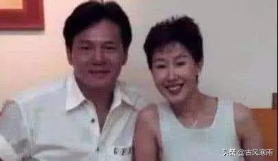 她90年代迅速走紅,因信算命先生和男友不結婚,今61歲生活成這樣