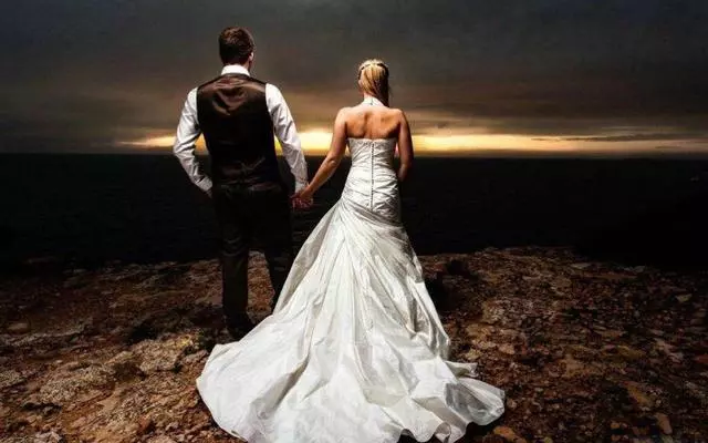 結婚一年還沒見過公婆,老公回老家我悄悄跟著,回家我決定離婚