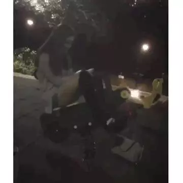 【有片】港航空姐Yanyan Cheung 流出 估唔到佢除左衫後對波 咁L大!
