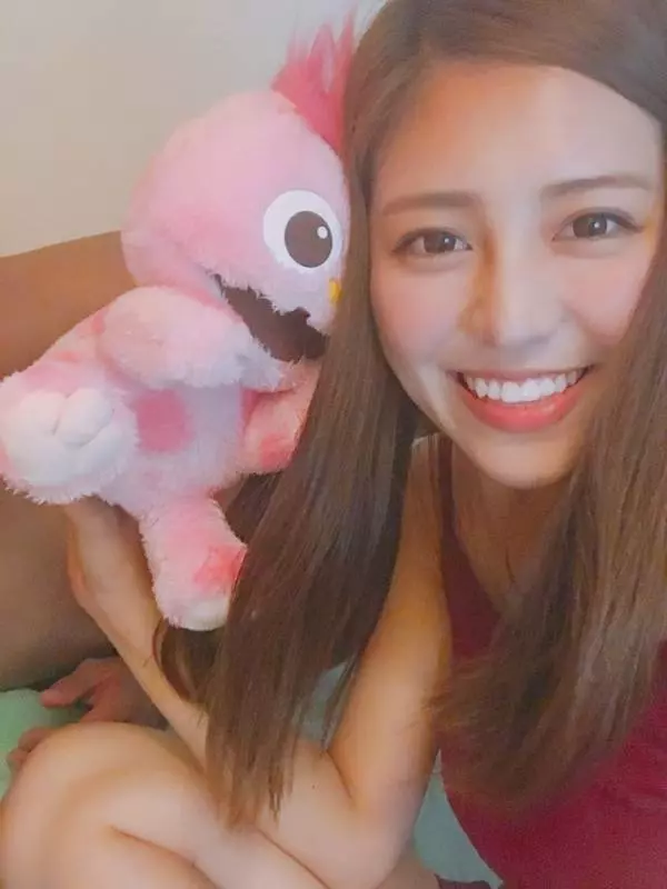 【有片】港航空姐Yanyan Cheung 流出 估唔到佢除左衫後對波 咁L大!