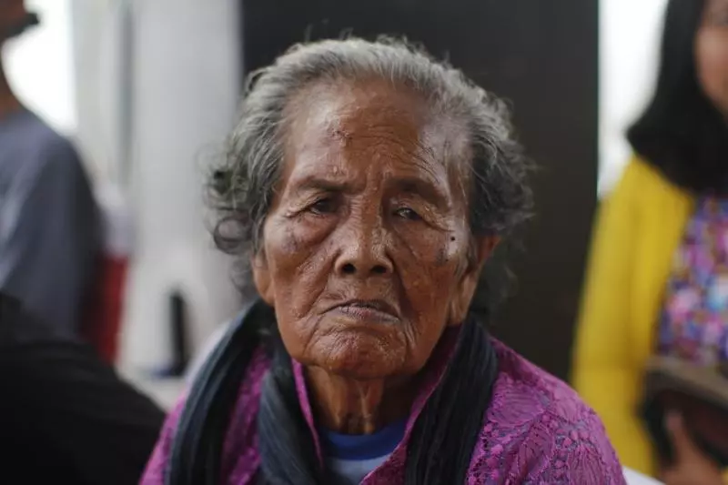 苦求鬼差「別帶我走」! 95歲嬤放不下軟爛孫 拖病軀苦撐