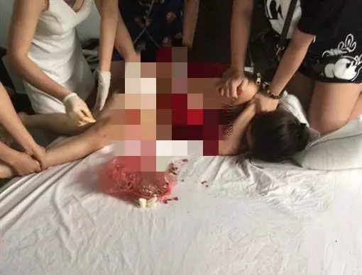 室友94要共享!疑男友被偷吃...正宮「抄這根強逼百人斬」激戰4hr!下場2人都慘了:噁爆