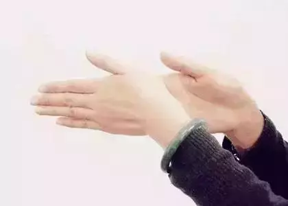 早上起床黃金10分鐘,雙手這樣搓一搓,疏通全身經絡,清肝明目,頭髮變黑、眼睛不花,人更健康