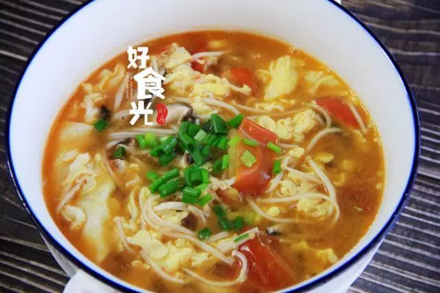 番茄+金針菇,煮一鍋湯,好吃又營養,減脂吃不胖,連喝一周,輕鬆瘦5斤