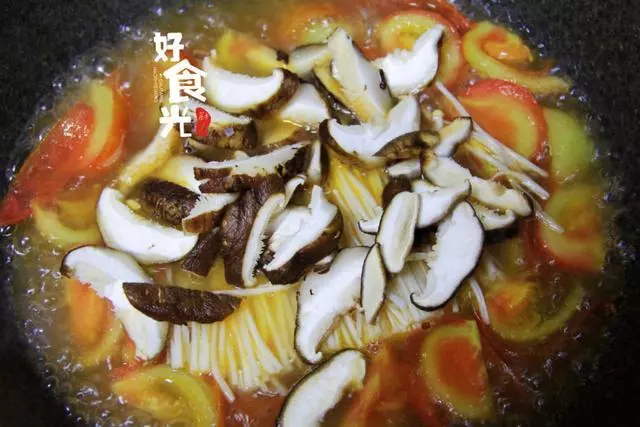 番茄+金針菇,煮一鍋湯,好吃又營養,減脂吃不胖,連喝一周,輕鬆瘦5斤