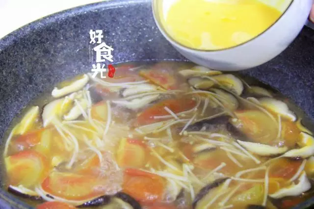 番茄+金針菇,煮一鍋湯,好吃又營養,減脂吃不胖,連喝一周,輕鬆瘦5斤