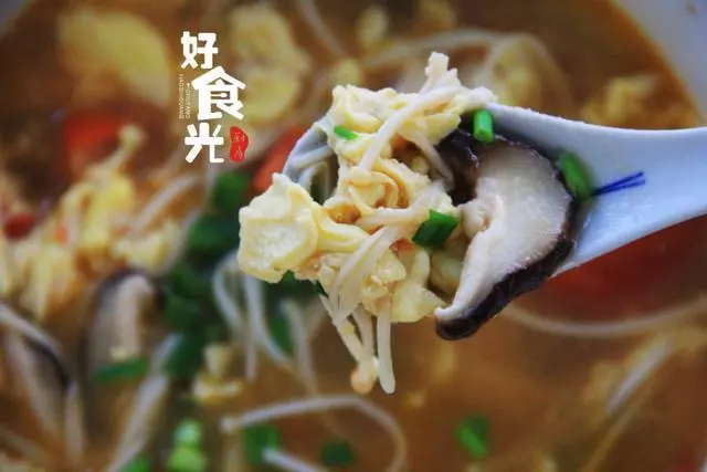 番茄+金針菇,煮一鍋湯,好吃又營養,減脂吃不胖,連喝一周,輕鬆瘦5斤