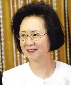 瓊瑤悼念丈夫平鑫濤:你若有靈,保佑我只有笑沒有淚,活得像火花