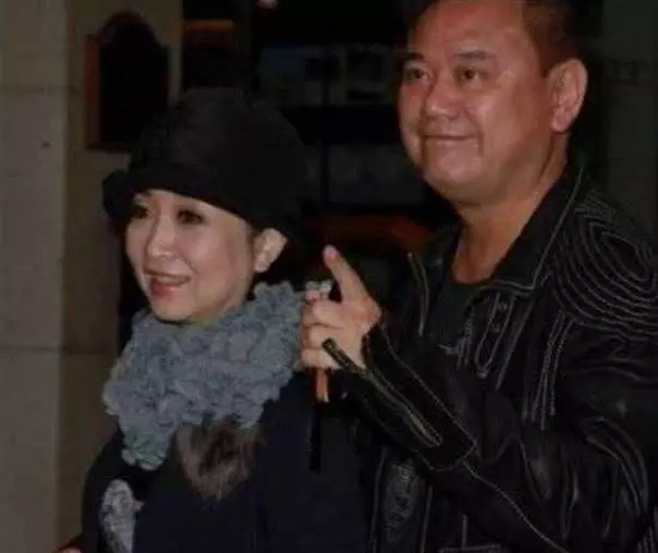 她與趙雅芝齊名,因被逼拍戲致終身不孕,陳百祥卻寵她一輩子