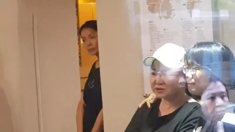 【不是大腸癌擴散!】白冰冰抵達賀一航靈堂和遺孀Judy擁抱痛哭,她淚訴賀一航真正死因...!