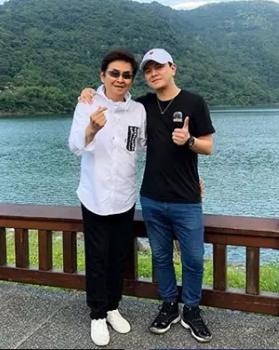 【不是大腸癌擴散!】白冰冰抵達賀一航靈堂和遺孀Judy擁抱痛哭,她淚訴賀一航真正死因...!
