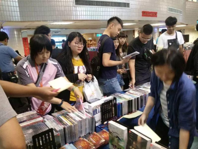 建國科大辦想讀的書自己挑學生熱烈響應