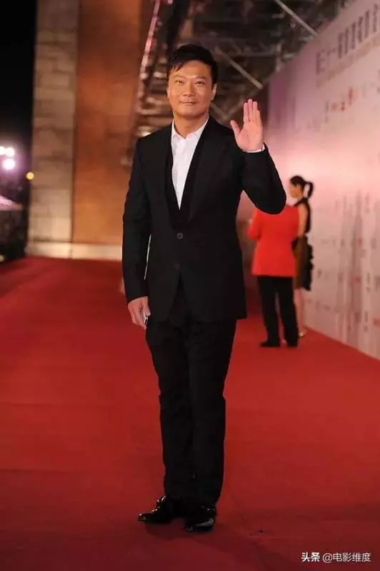 54歲「二郎神」錢嘉樂娶了「琵琶精」湯盈盈,一家四口其樂融融