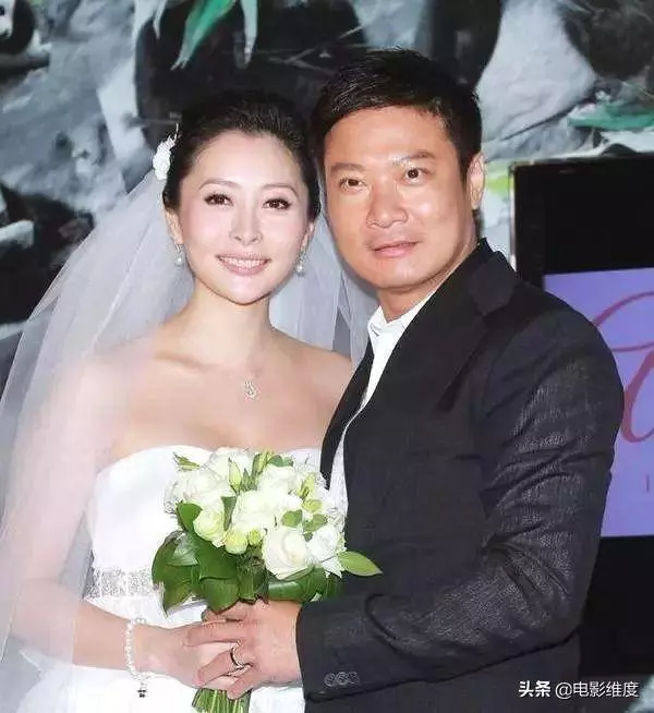 54歲「二郎神」錢嘉樂娶了「琵琶精」湯盈盈,一家四口其樂融融
