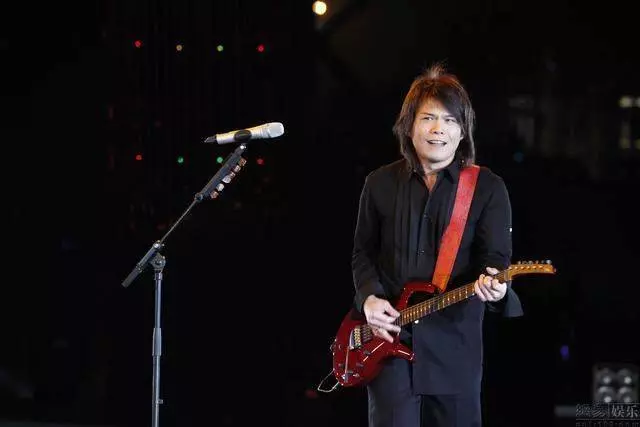 伍佰55歲妻子近照曝光,原來長這樣,怪不得相愛15年一直不公開!